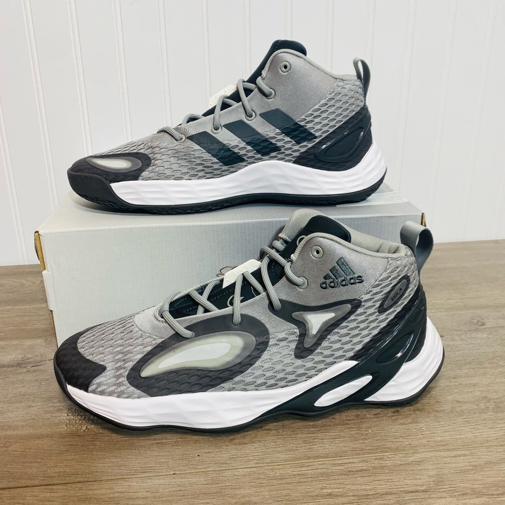 Brand new men’s Adidas Exhibit A Low Basketball Shoe Sneaker size 10.5